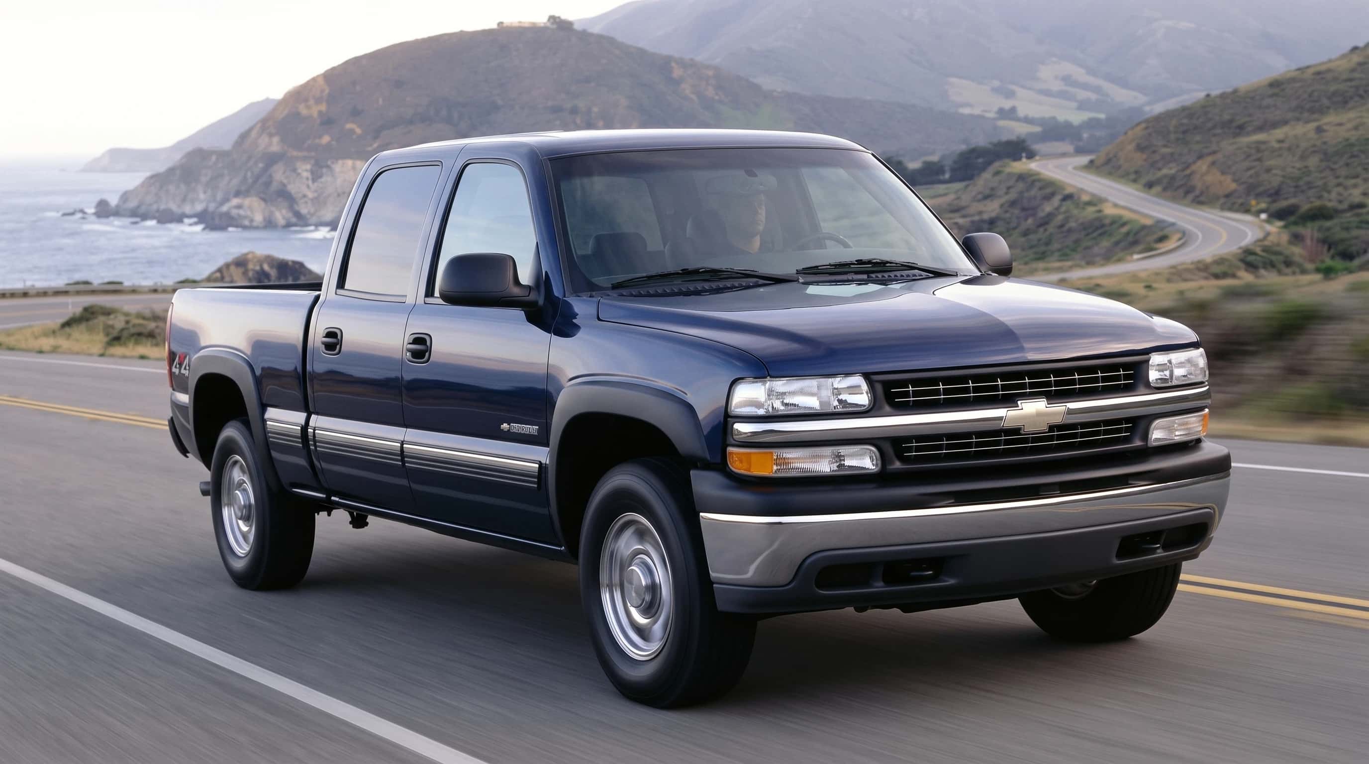 2002 Chevrolet Silverado 1500 LS 4X4 Crew CAB 6.6 FT. BOX 153 IN. WB